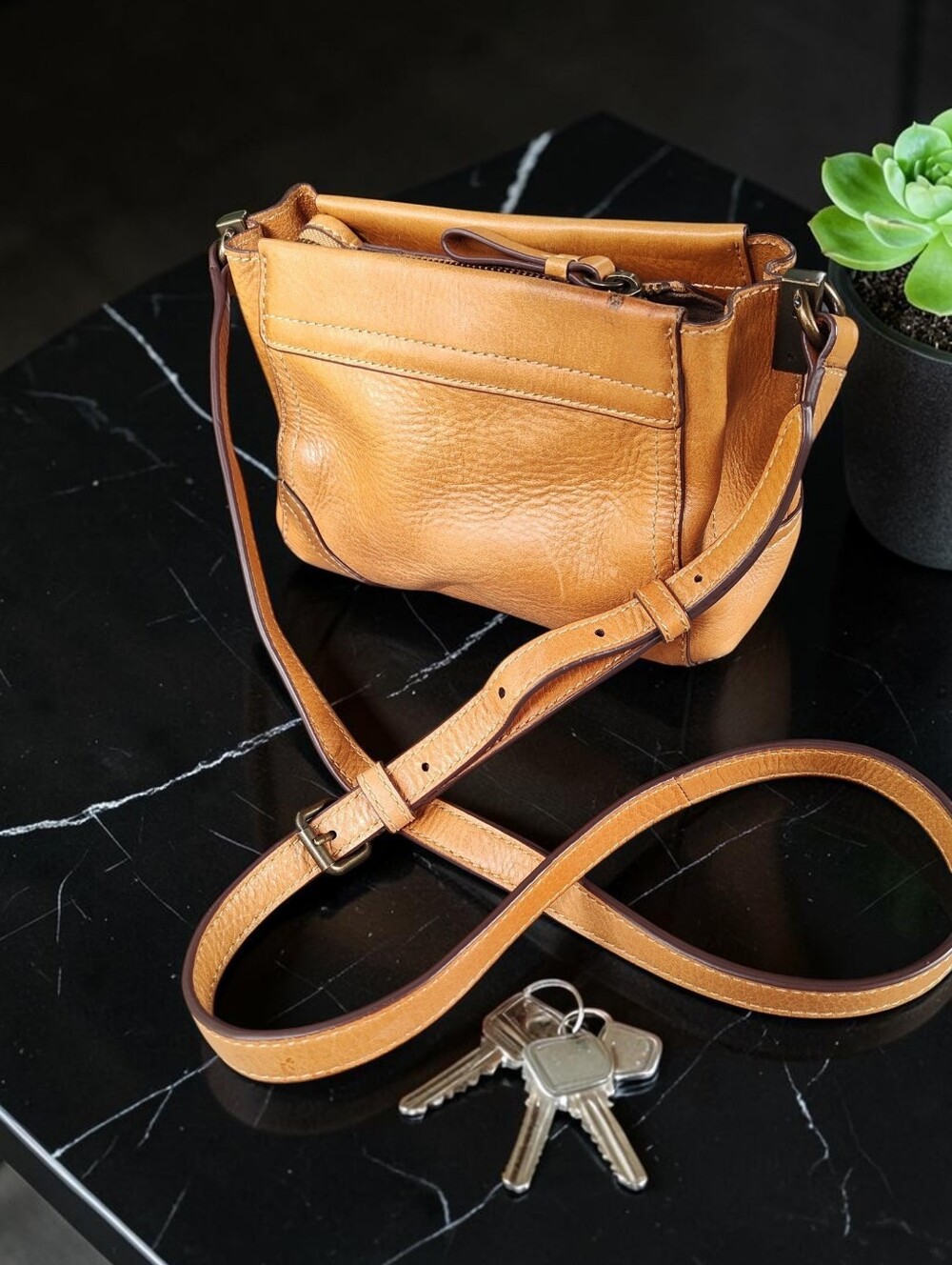 FRYE Charlie Small Leather Crossbody Bag – Cognac / Tan